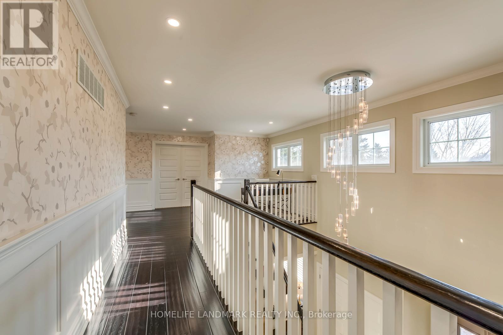 214 Waneta Drive, Oakville (Wo West), Ontario  L6K 2T5 - Photo 18 - W12383759