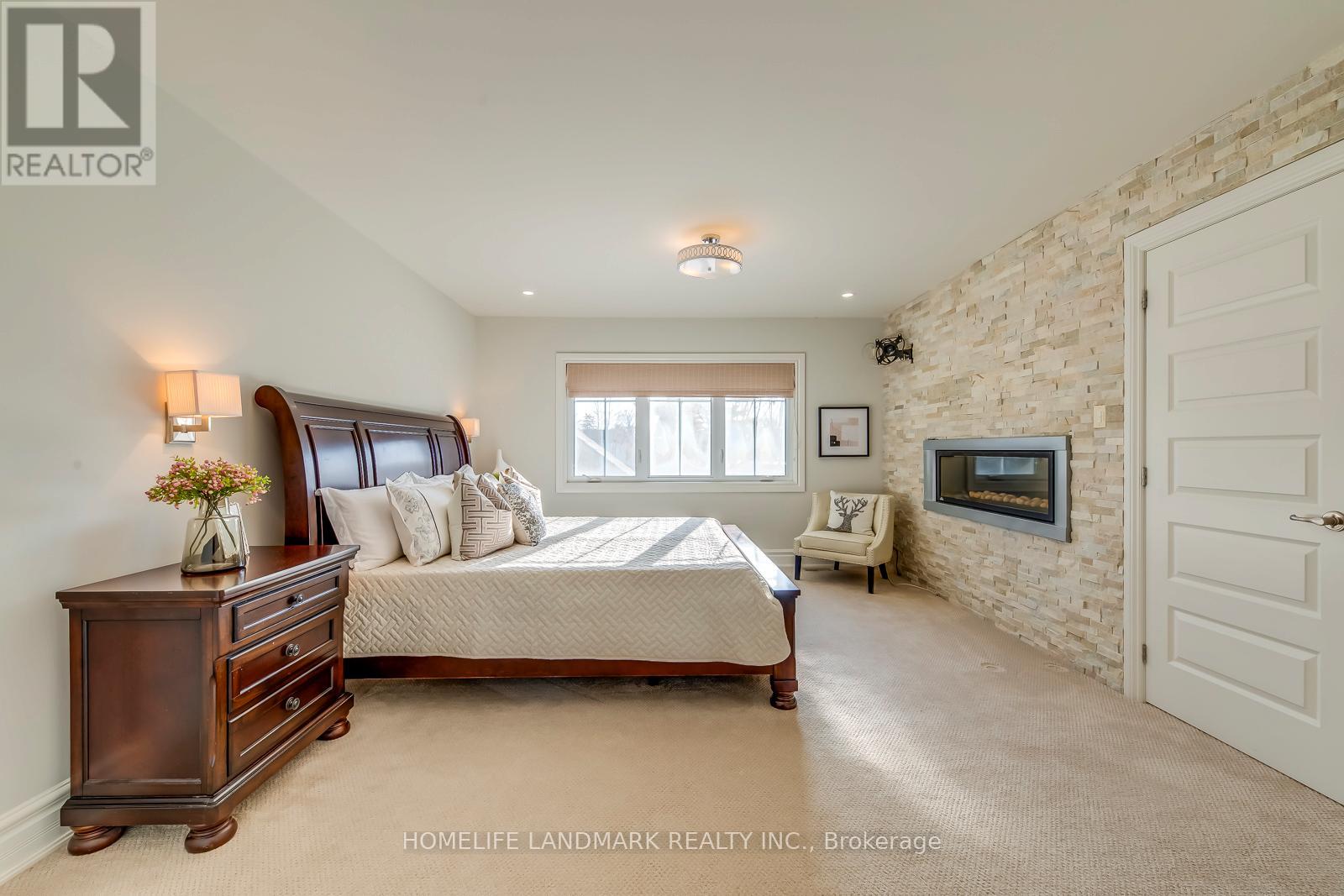 214 Waneta Drive, Oakville (Wo West), Ontario  L6K 2T5 - Photo 19 - W12383759