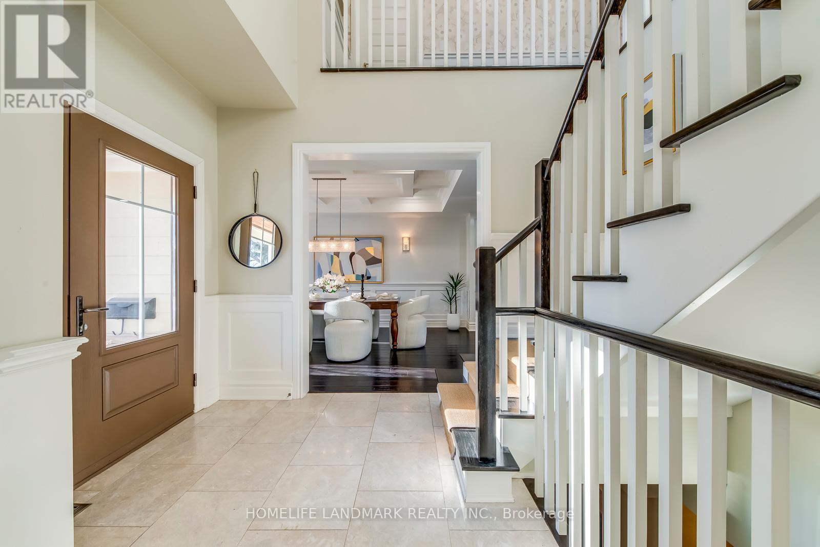 214 Waneta Drive, Oakville (Wo West), Ontario  L6K 2T5 - Photo 3 - W12383759