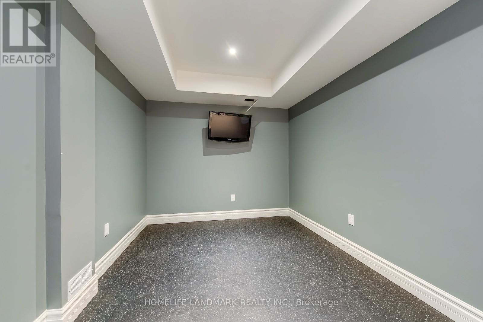 214 Waneta Drive, Oakville (Wo West), Ontario  L6K 2T5 - Photo 30 - W12383759