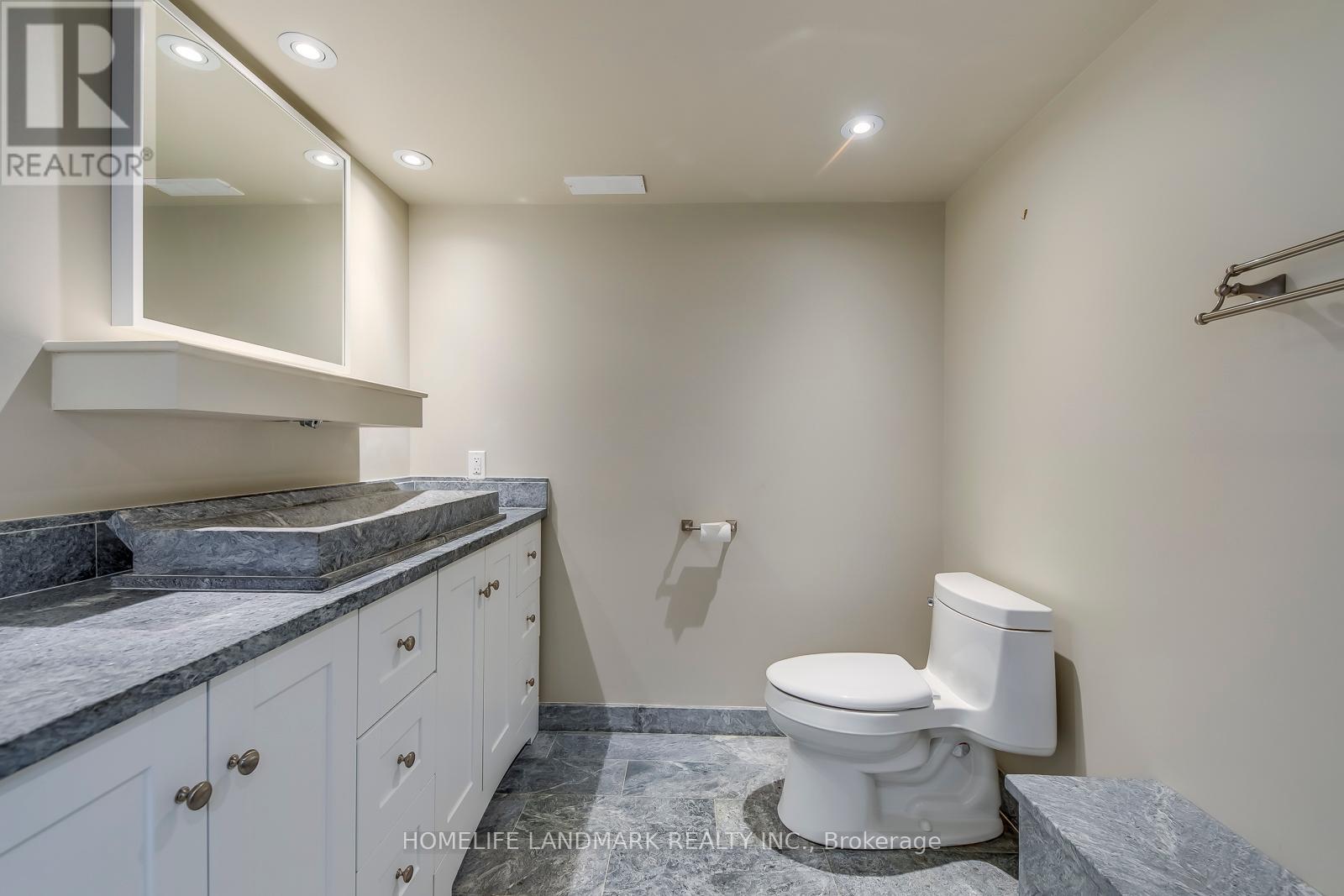 214 Waneta Drive, Oakville (Wo West), Ontario  L6K 2T5 - Photo 32 - W12383759
