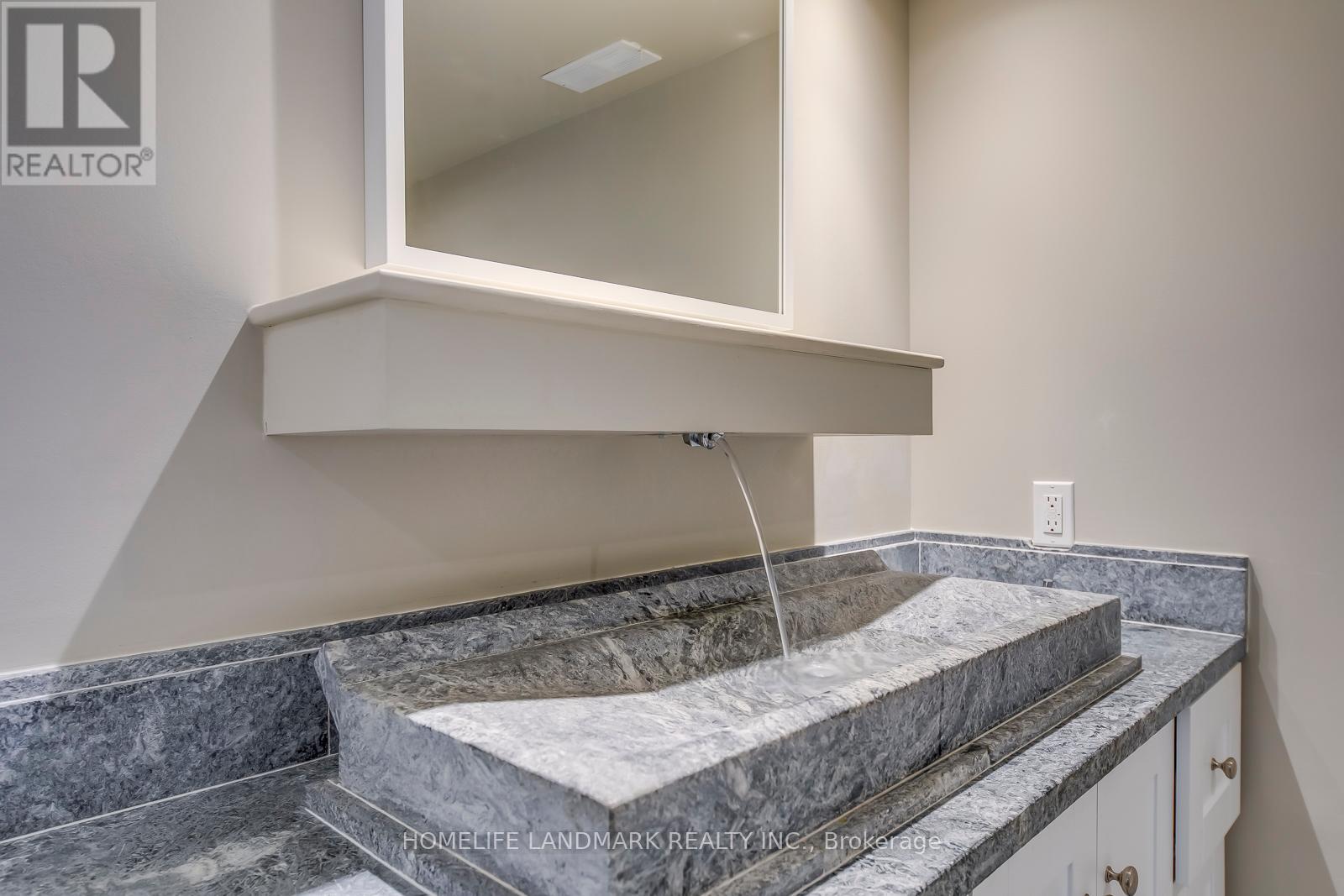 214 Waneta Drive, Oakville (Wo West), Ontario  L6K 2T5 - Photo 33 - W12383759