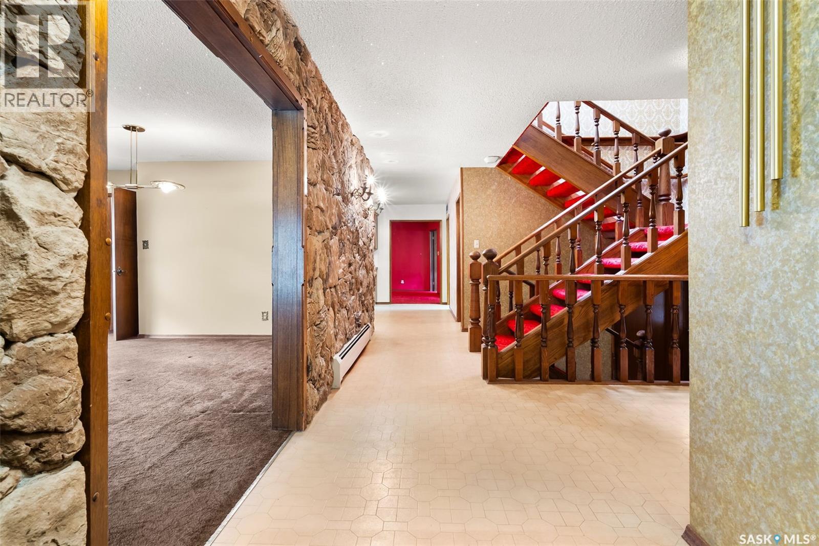 Property at 74 Marquis CRESCENT image 2