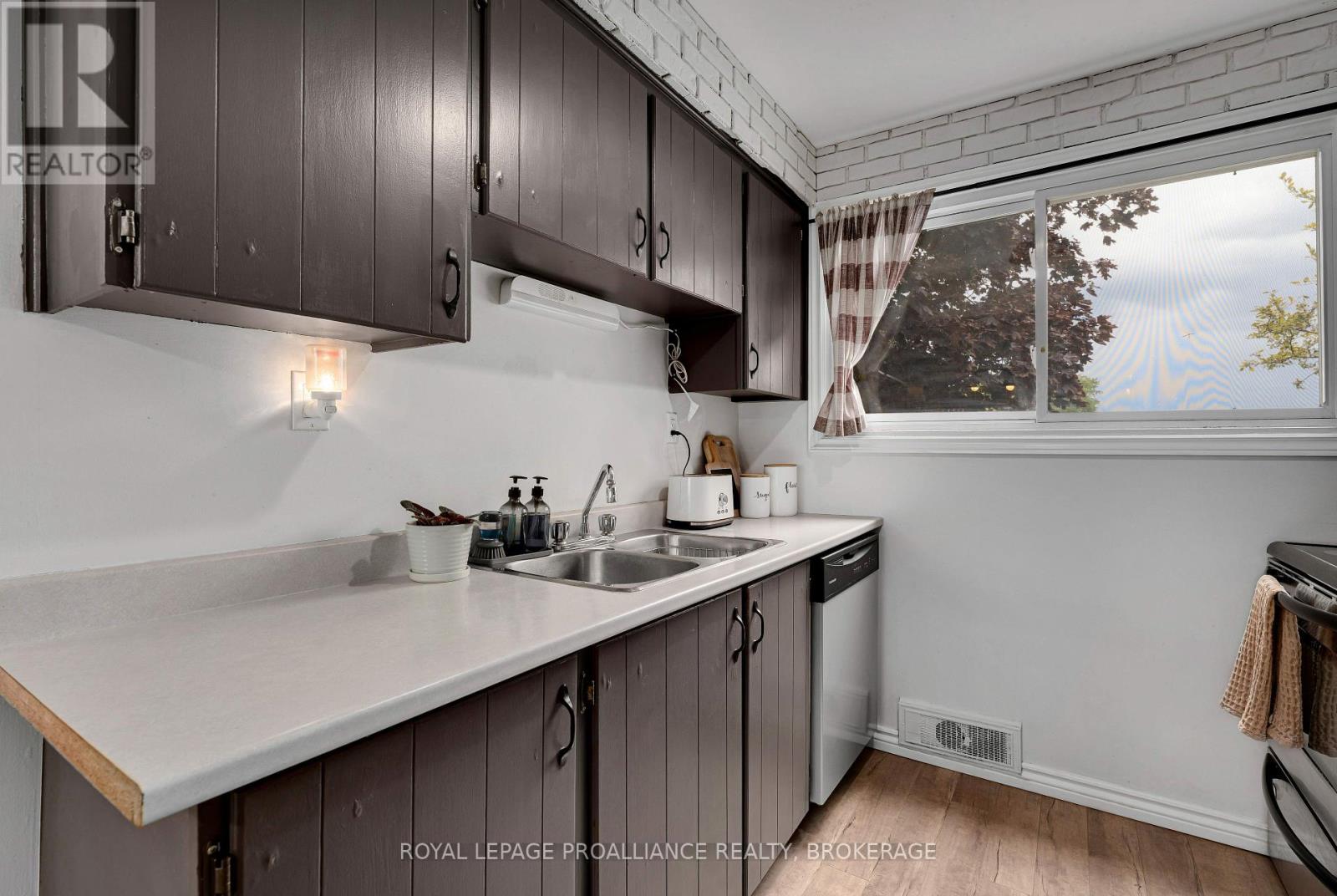 369 William Street N, Gananoque, Ontario  K7G 2X9 - Photo 9 - X12384107