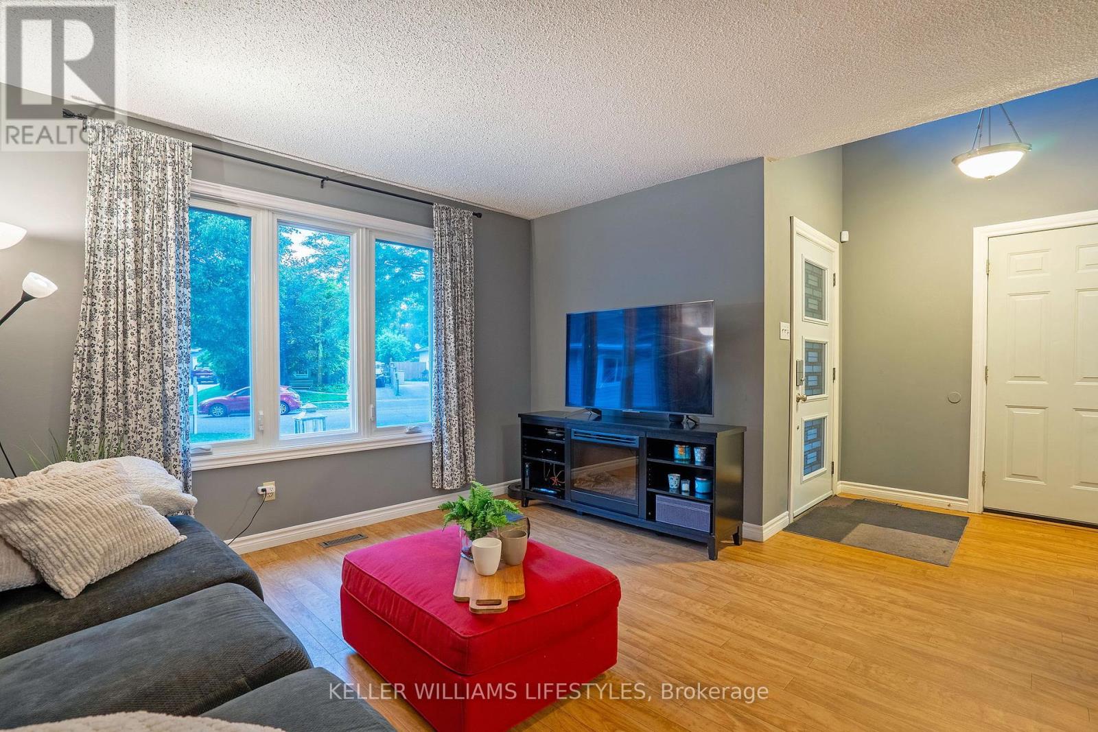 21 Beechbank Crescent, London South (South X), Ontario  N6E 2N9 - Photo 3 - X12384061
