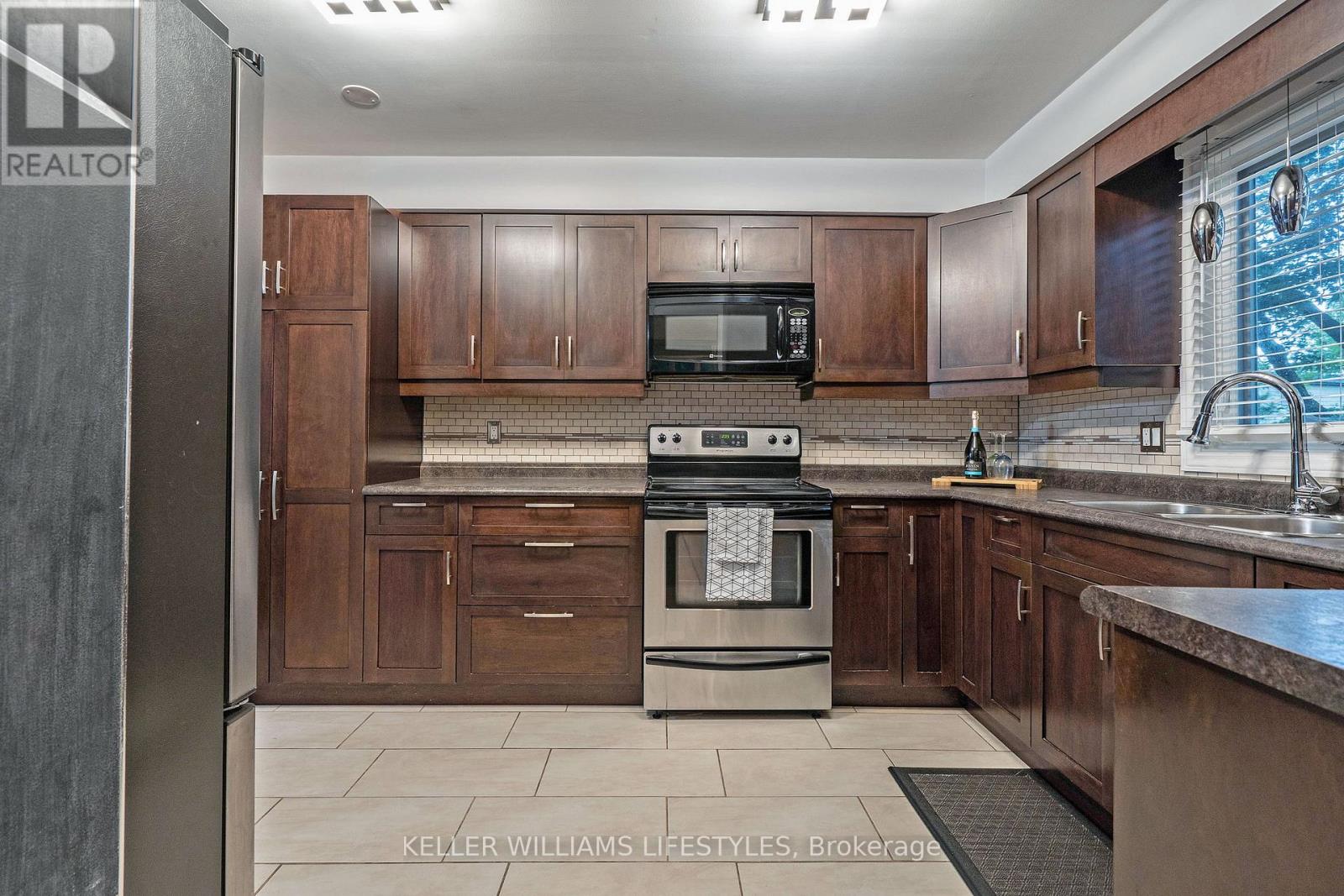 21 Beechbank Crescent, London South (South X), Ontario  N6E 2N9 - Photo 9 - X12384061