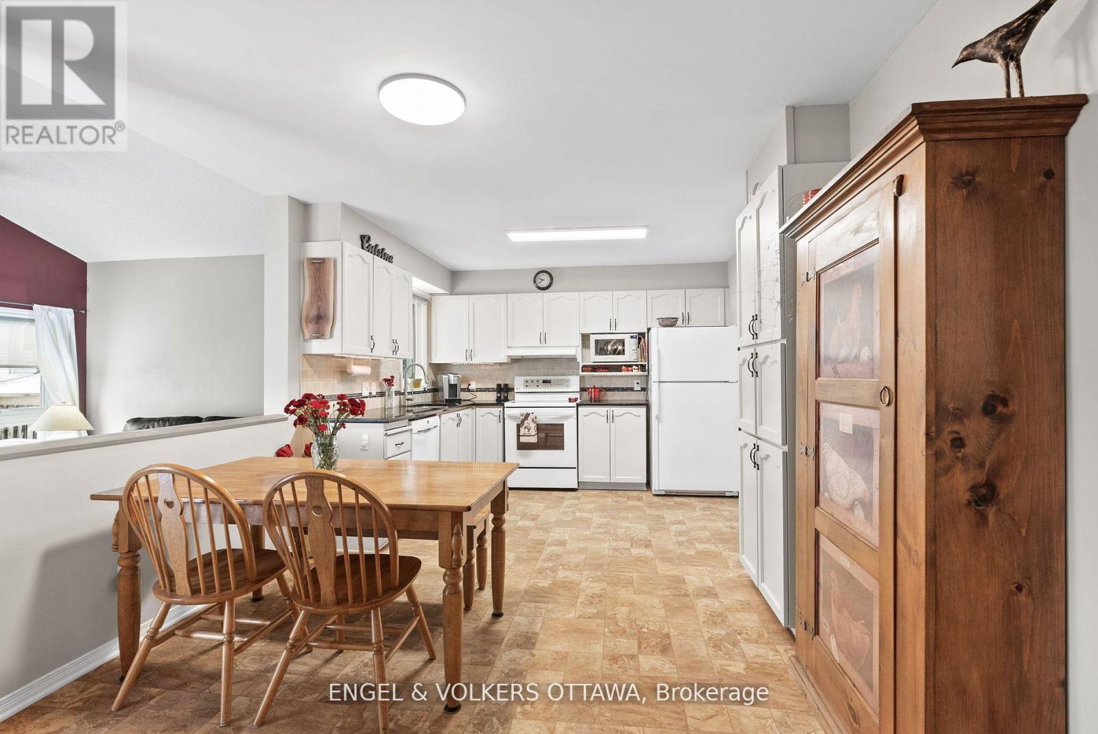 51 Emerald Meadows Drive, Ottawa, Ontario  K2M 2L5 - Photo 10 - X12383974
