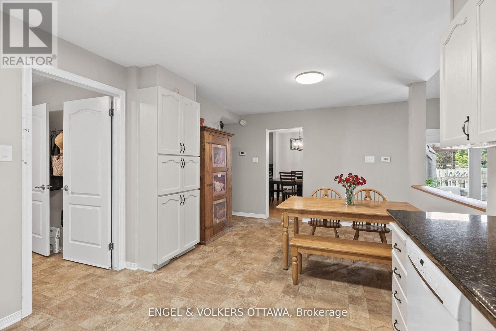 51 Emerald Meadows Drive, Ottawa, Ontario  K2M 2L5 - Photo 16 - X12383974