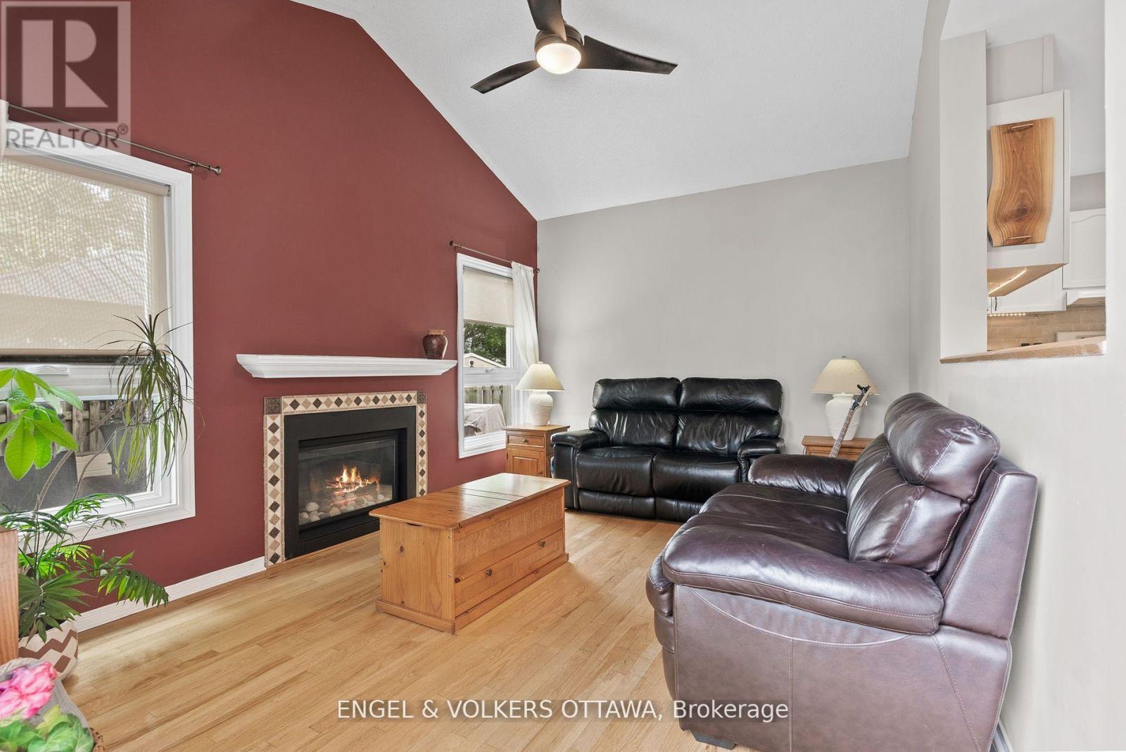 51 Emerald Meadows Drive, Ottawa, Ontario  K2M 2L5 - Photo 19 - X12383974