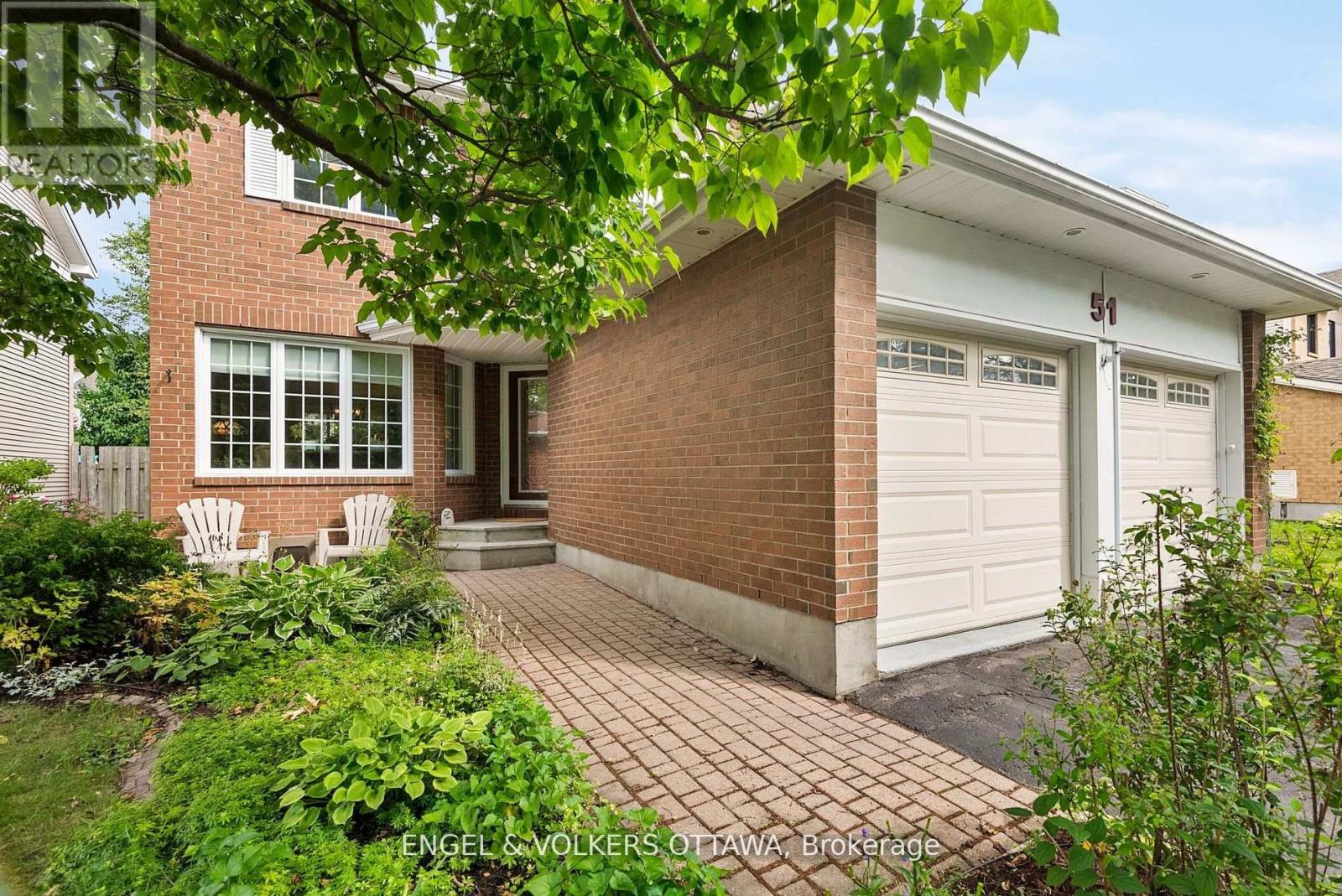 51 Emerald Meadows Drive, Ottawa, Ontario  K2M 2L5 - Photo 2 - X12383974