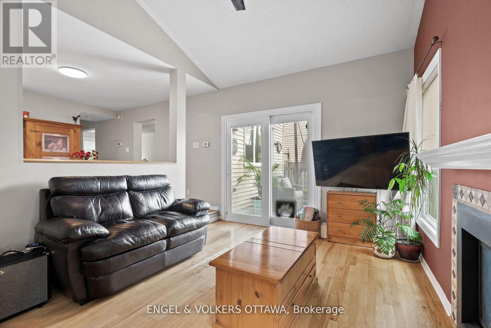 51 Emerald Meadows Drive, Ottawa, Ontario  K2M 2L5 - Photo 20 - X12383974