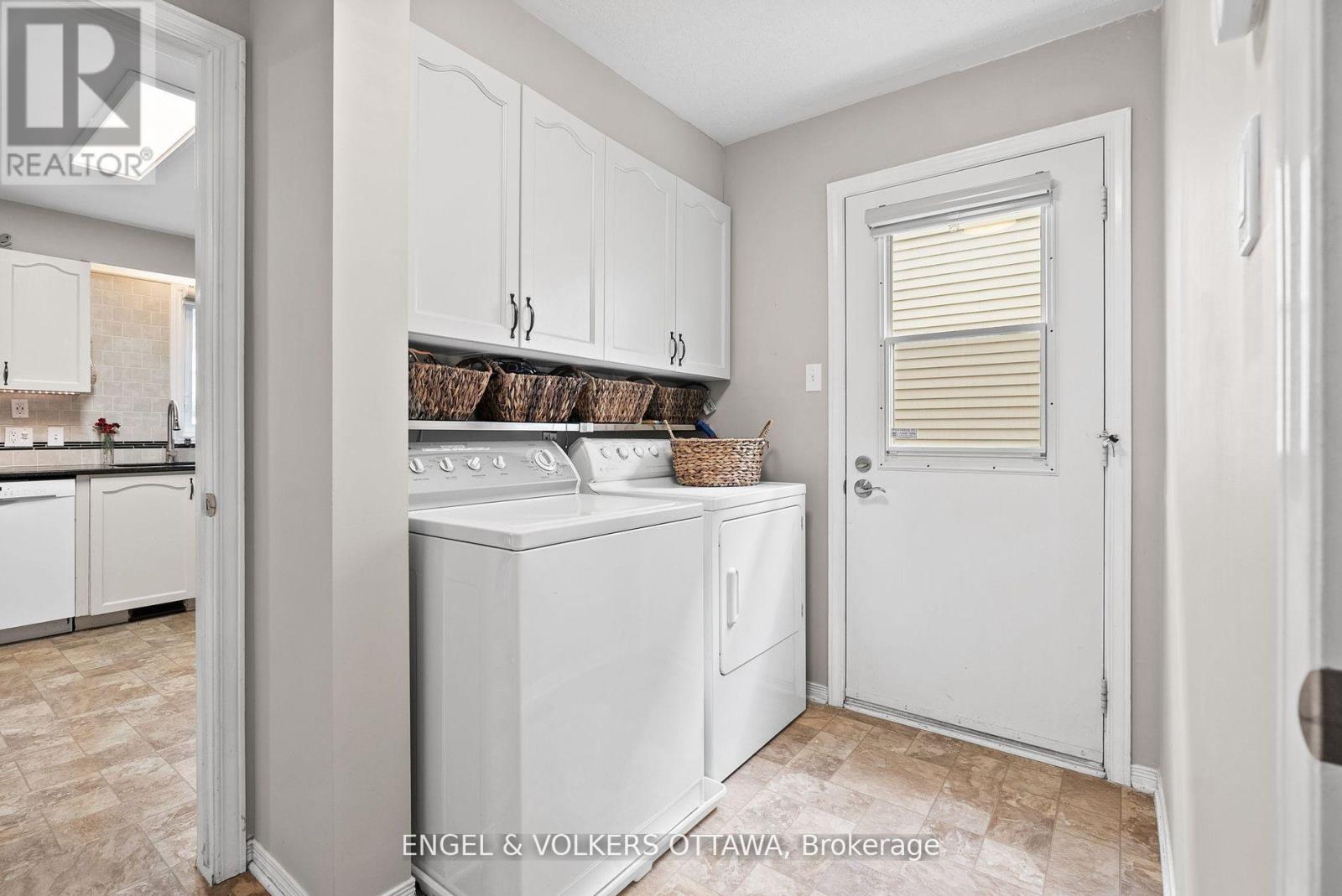 51 Emerald Meadows Drive, Ottawa, Ontario  K2M 2L5 - Photo 21 - X12383974