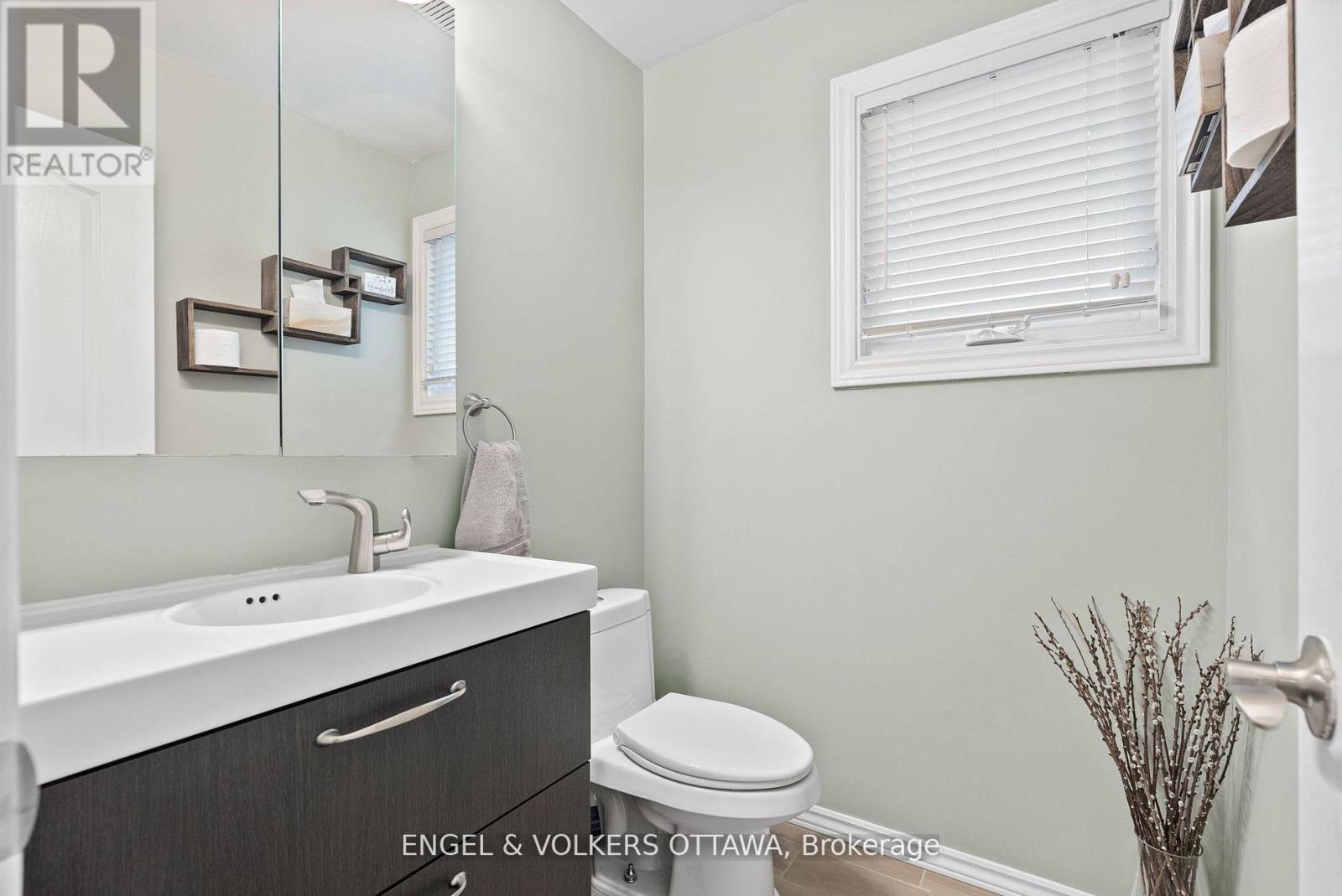 51 Emerald Meadows Drive, Ottawa, Ontario  K2M 2L5 - Photo 22 - X12383974