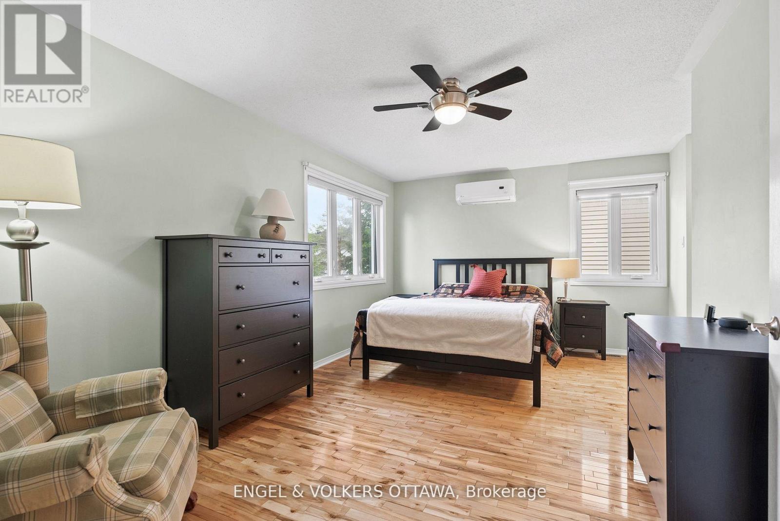 51 Emerald Meadows Drive, Ottawa, Ontario  K2M 2L5 - Photo 24 - X12383974