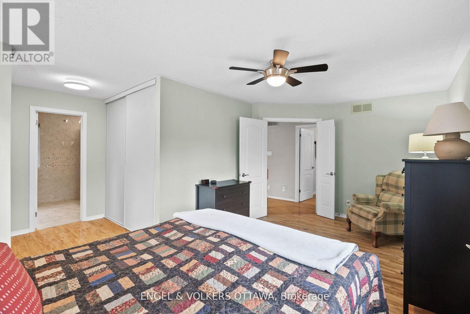51 Emerald Meadows Drive, Ottawa, Ontario  K2M 2L5 - Photo 25 - X12383974