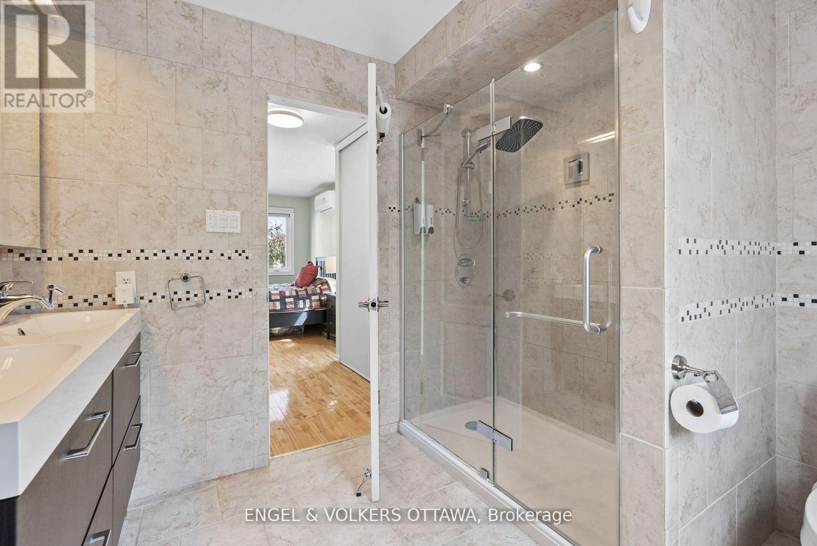 51 Emerald Meadows Drive, Ottawa, Ontario  K2M 2L5 - Photo 28 - X12383974