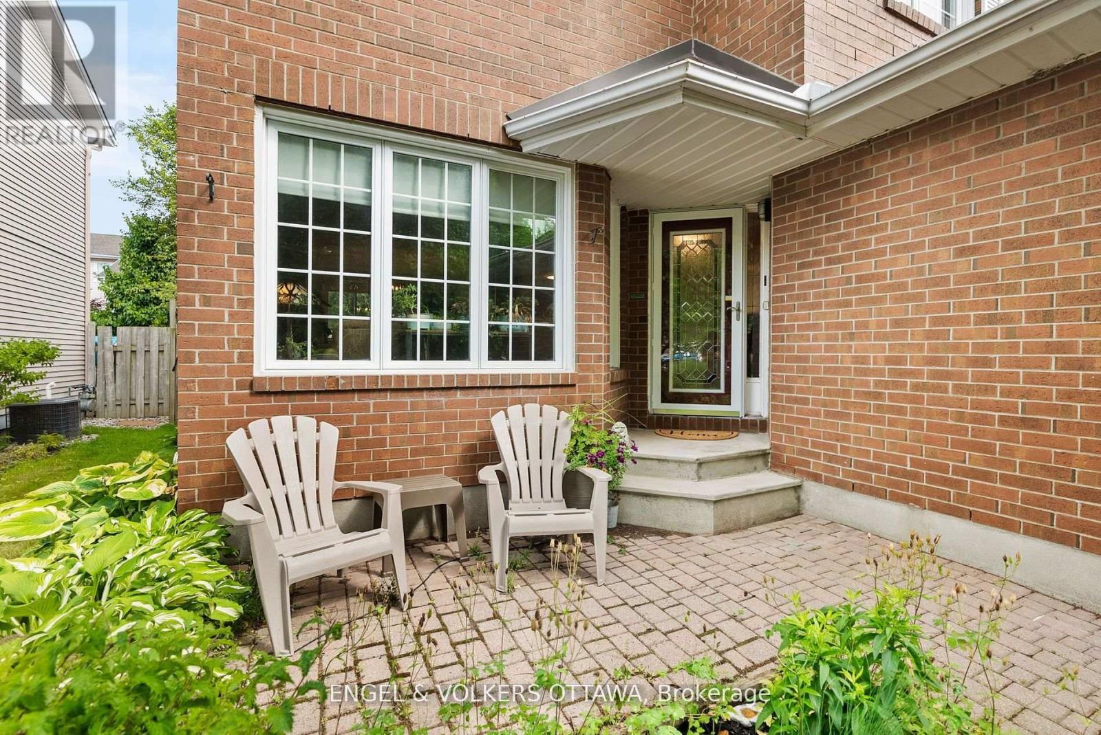 51 Emerald Meadows Drive, Ottawa, Ontario  K2M 2L5 - Photo 3 - X12383974