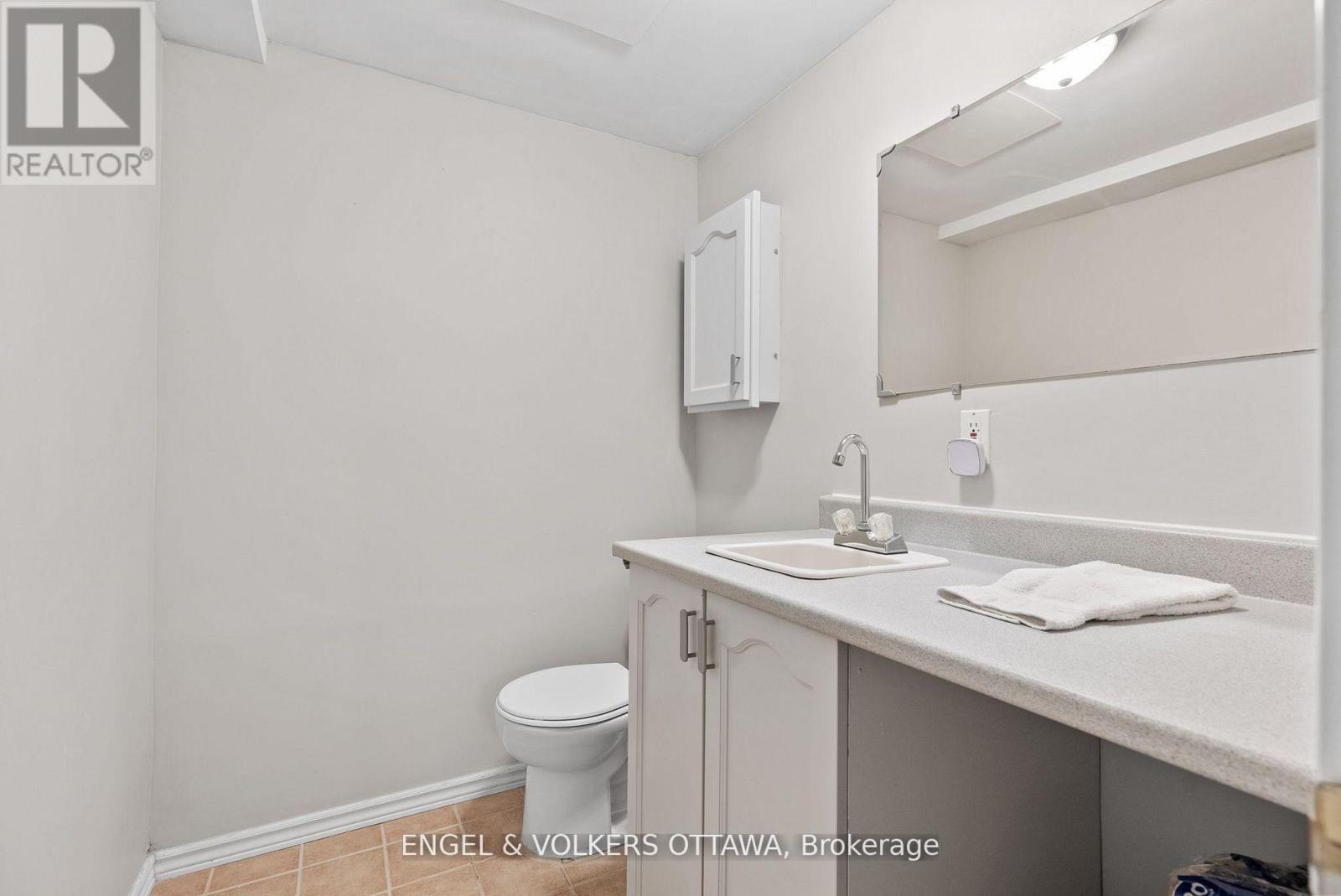 51 Emerald Meadows Drive, Ottawa, Ontario  K2M 2L5 - Photo 37 - X12383974