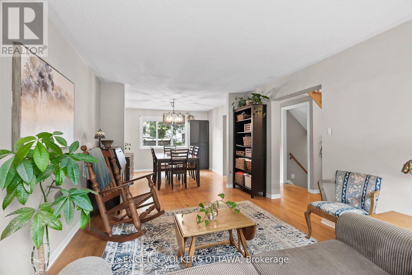 51 Emerald Meadows Drive, Ottawa, Ontario  K2M 2L5 - Photo 8 - X12383974