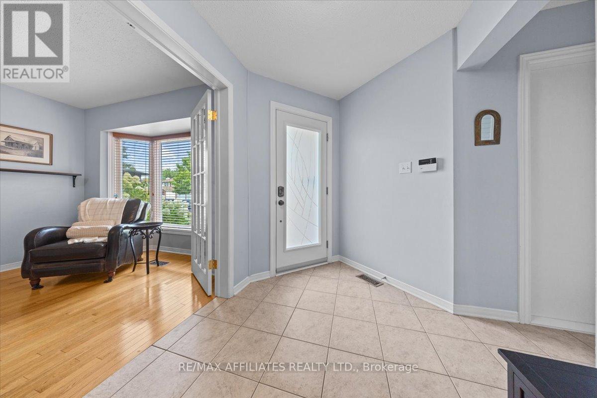 605 Falwyn Crescent, Ottawa, Ontario  K4A 2B4 - Photo 3 - X12383980