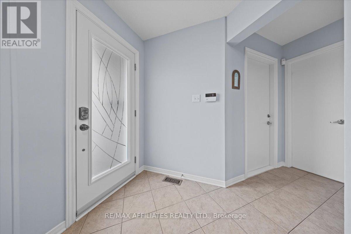 605 Falwyn Crescent, Ottawa, Ontario  K4A 2B4 - Photo 4 - X12383980