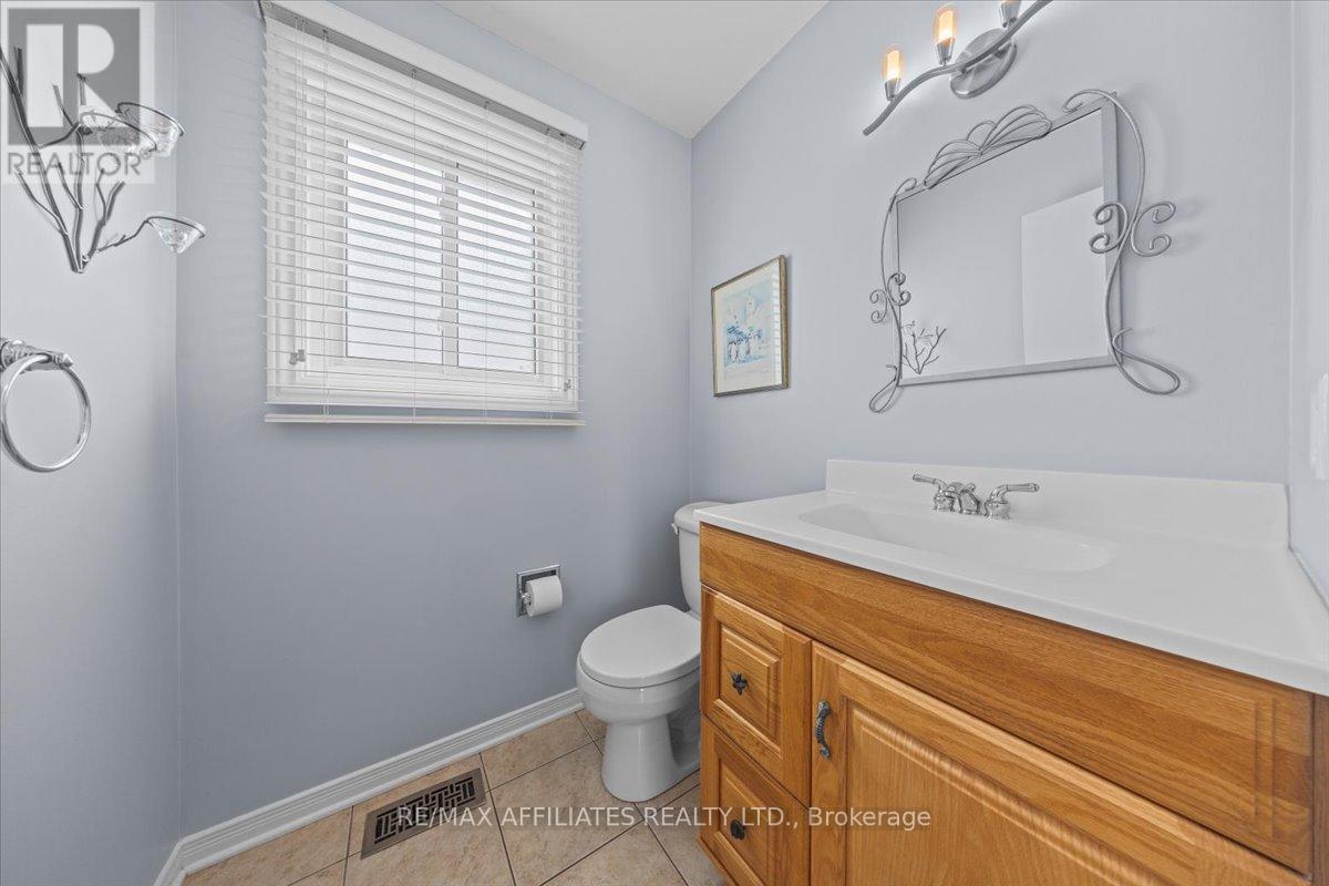 605 Falwyn Crescent, Ottawa, Ontario  K4A 2B4 - Photo 5 - X12383980