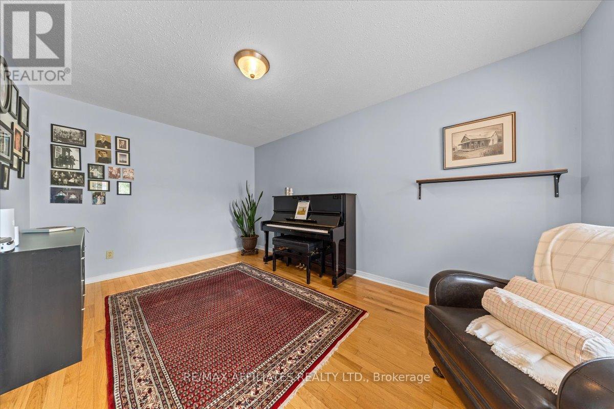 605 Falwyn Crescent, Ottawa, Ontario  K4A 2B4 - Photo 6 - X12383980