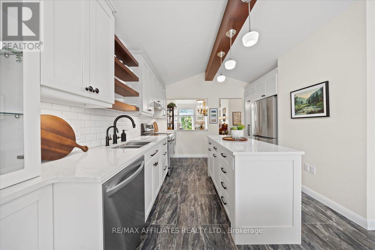 - - 1244 Foxborough Private E, Ottawa, Ontario  K1J 1E2 - Photo 6 - X12384104