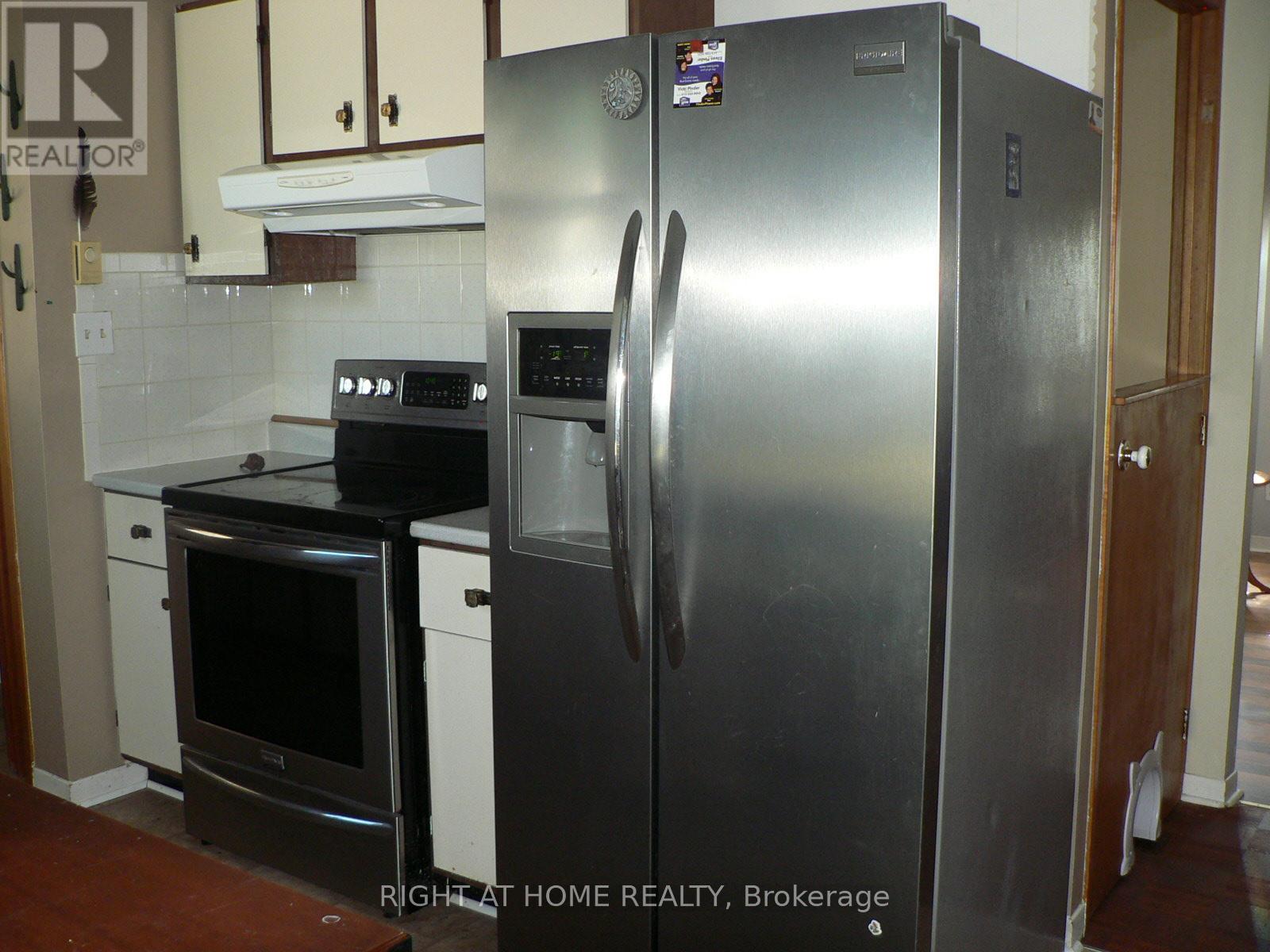 79 St Lawrence Street, South Stormont, Ontario  K0C 1M0 - Photo 6 - X12384112