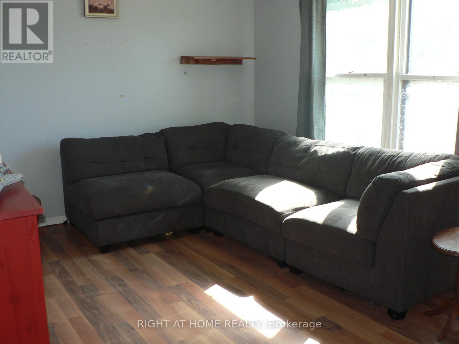 79 St Lawrence Street, South Stormont, Ontario  K0C 1M0 - Photo 9 - X12384112