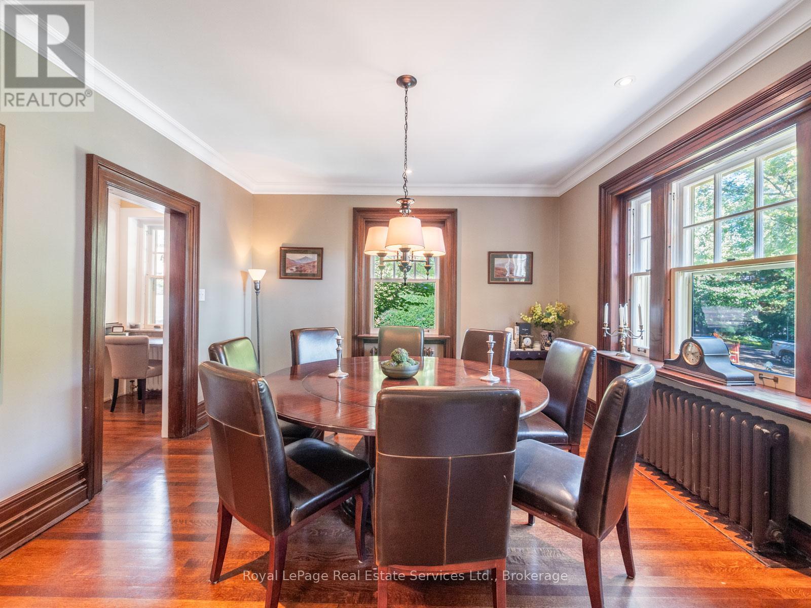 184 King Street, Oakville, Ontario  L6J 1B4 - Photo 11 - W12384098