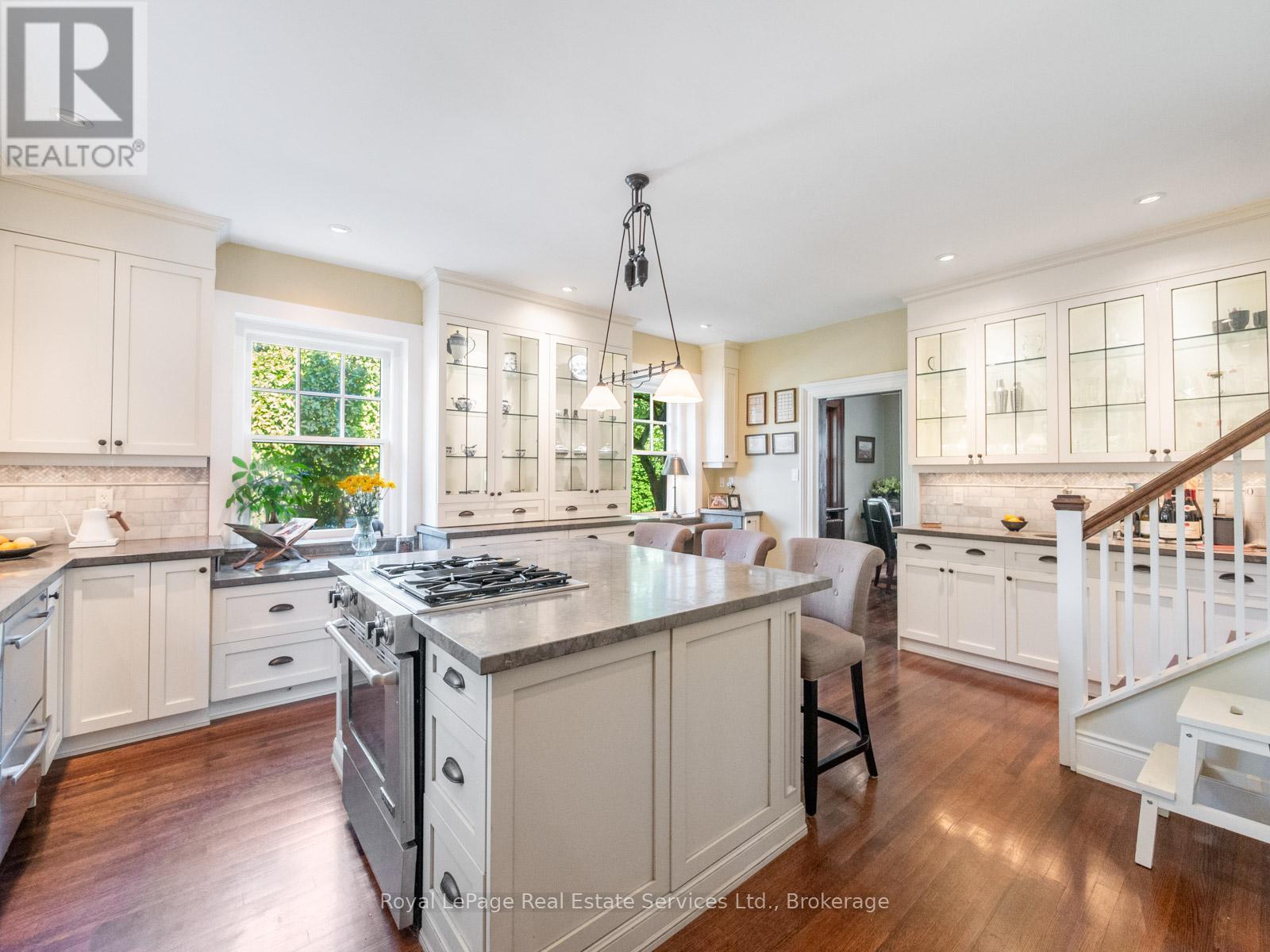 184 King Street, Oakville, Ontario  L6J 1B4 - Photo 14 - W12384098