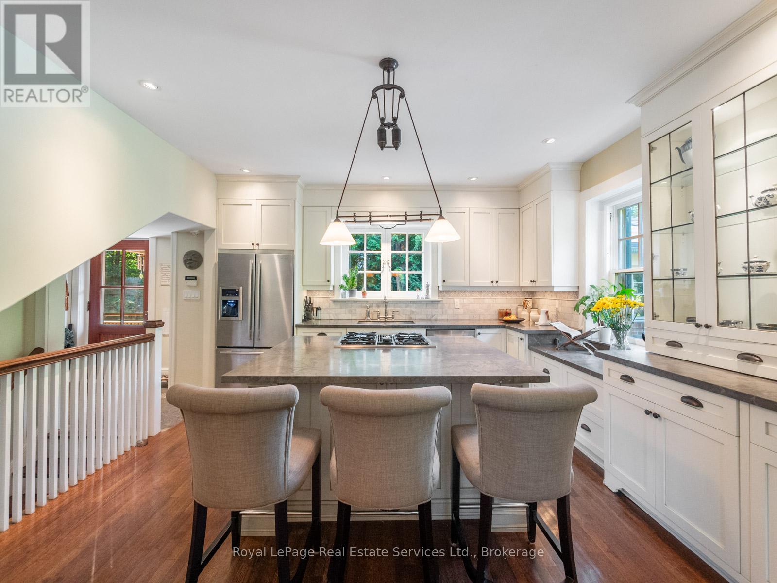 184 King Street, Oakville, Ontario  L6J 1B4 - Photo 16 - W12384098