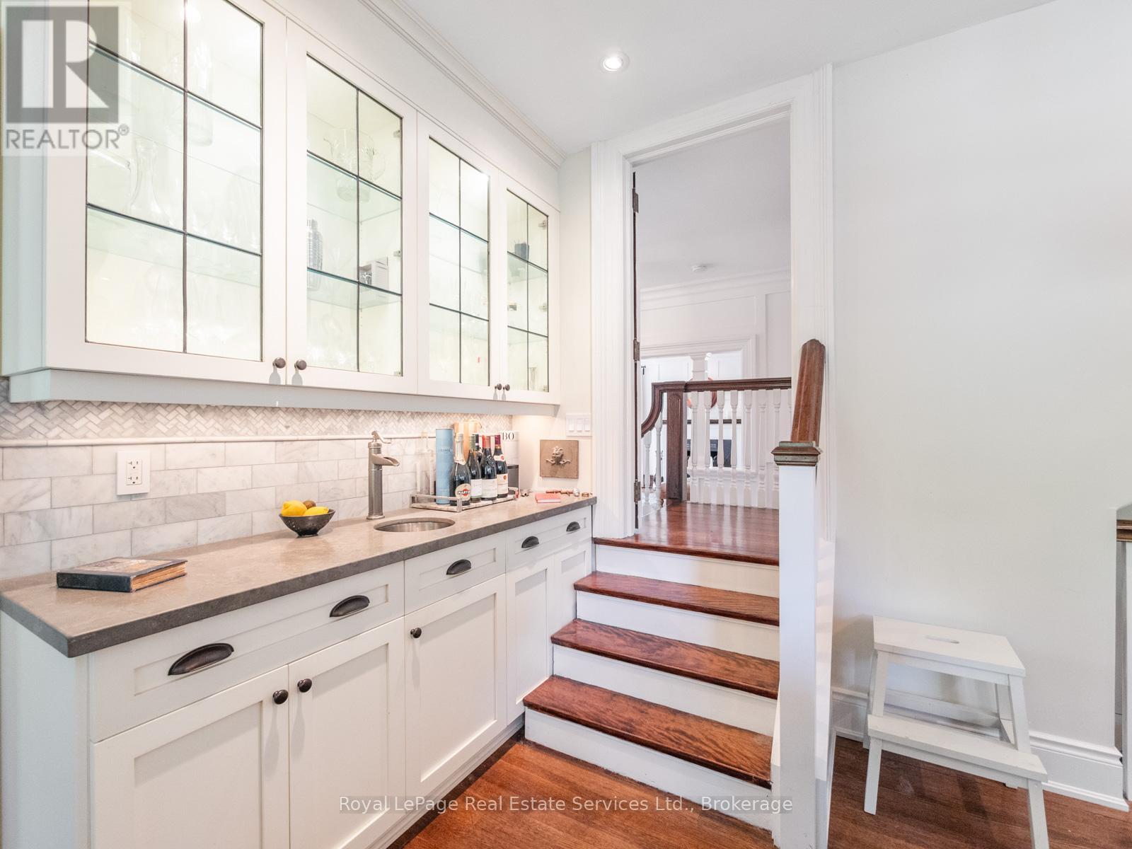 184 King Street, Oakville, Ontario  L6J 1B4 - Photo 17 - W12384098