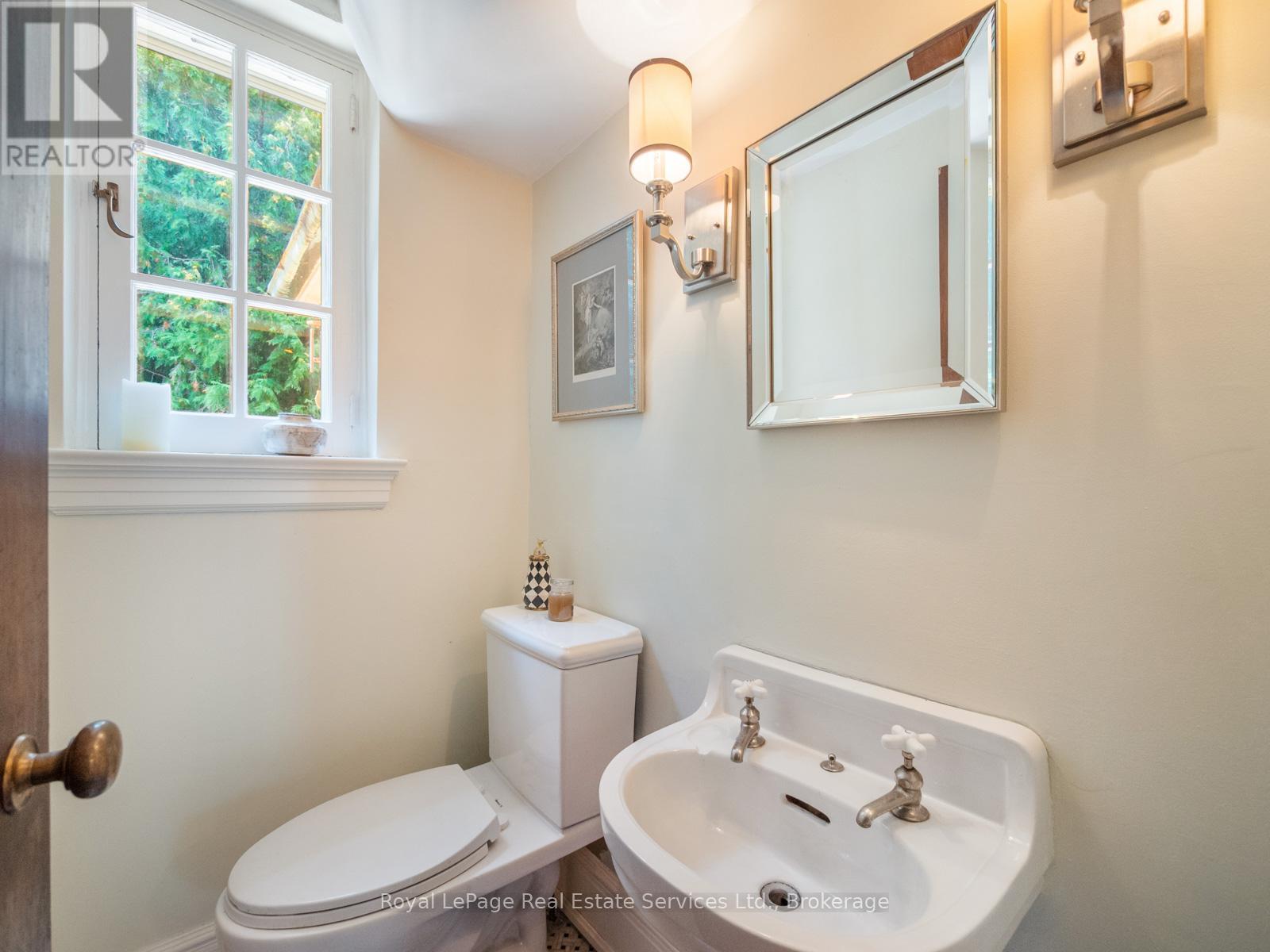 184 King Street, Oakville, Ontario  L6J 1B4 - Photo 19 - W12384098