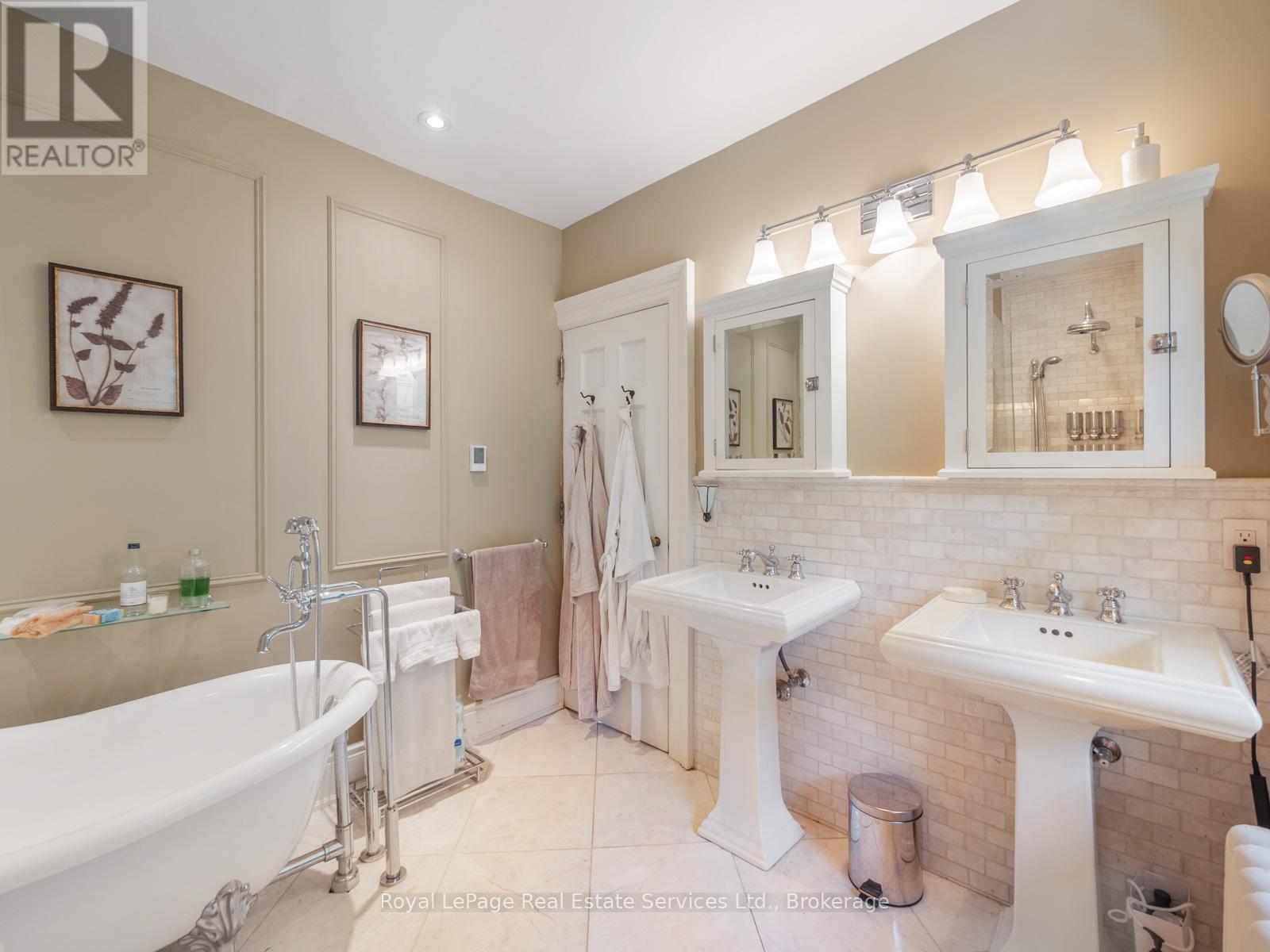 184 King Street, Oakville, Ontario  L6J 1B4 - Photo 30 - W12384098