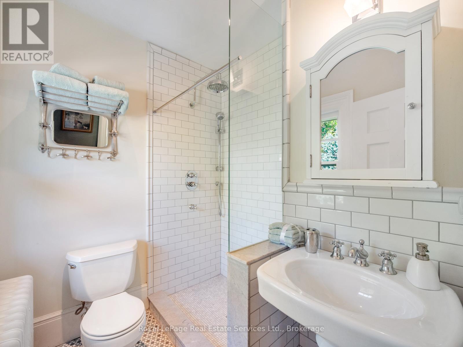 184 King Street, Oakville, Ontario  L6J 1B4 - Photo 32 - W12384098