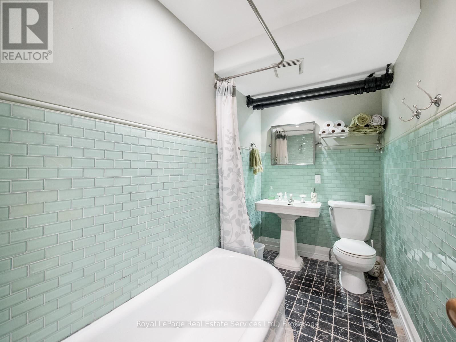 184 King Street, Oakville, Ontario  L6J 1B4 - Photo 40 - W12384098