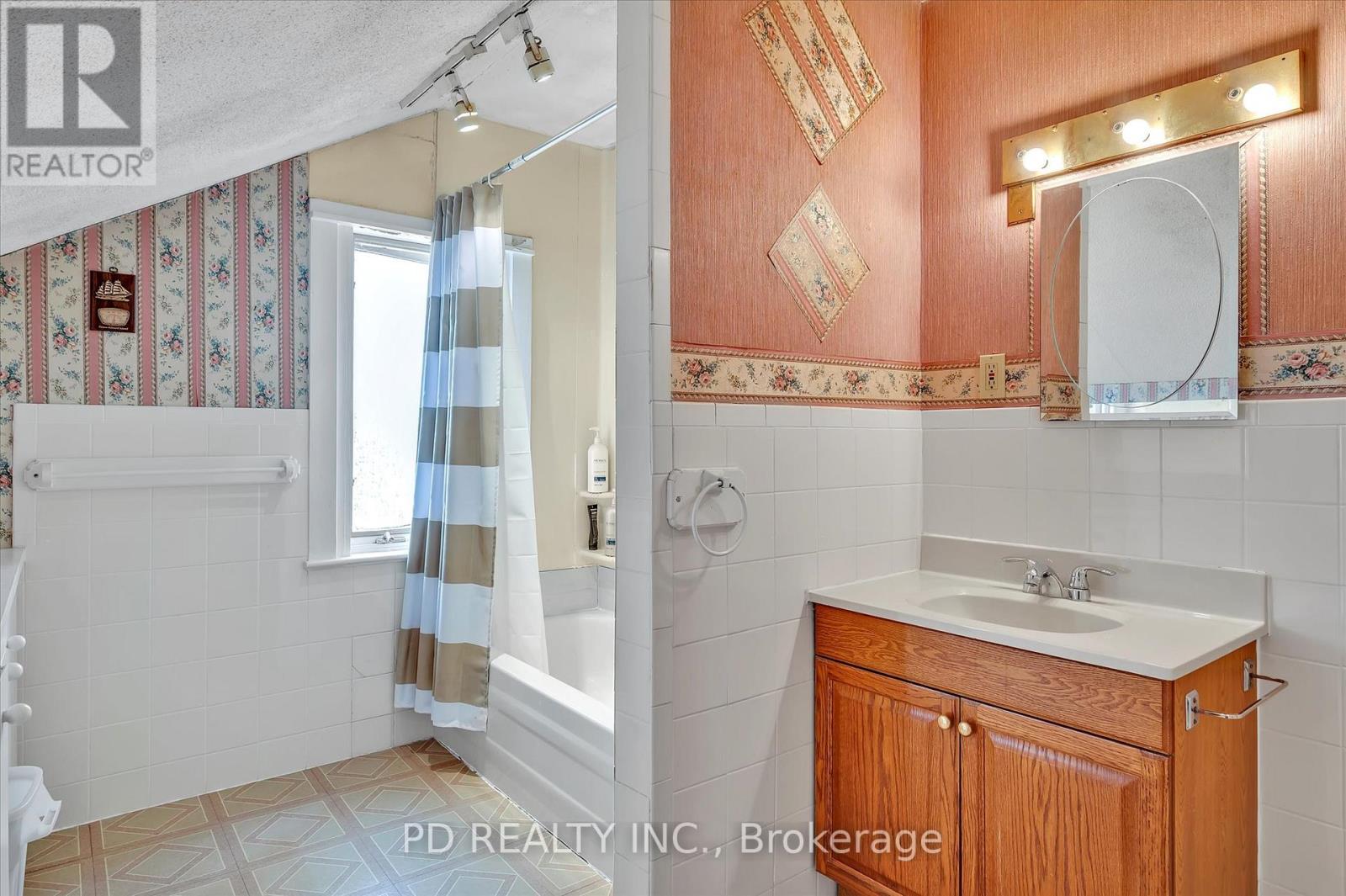 2449 Queen Mary Street, Cavan Monaghan, Ontario  L0A 1C0 - Photo 37 - X12205016