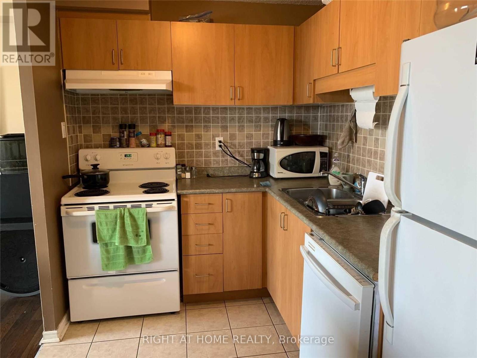 911 - 2900 Battleford Road, Mississauga, Ontario  L5N 2V9 - Photo 4 - W12372134