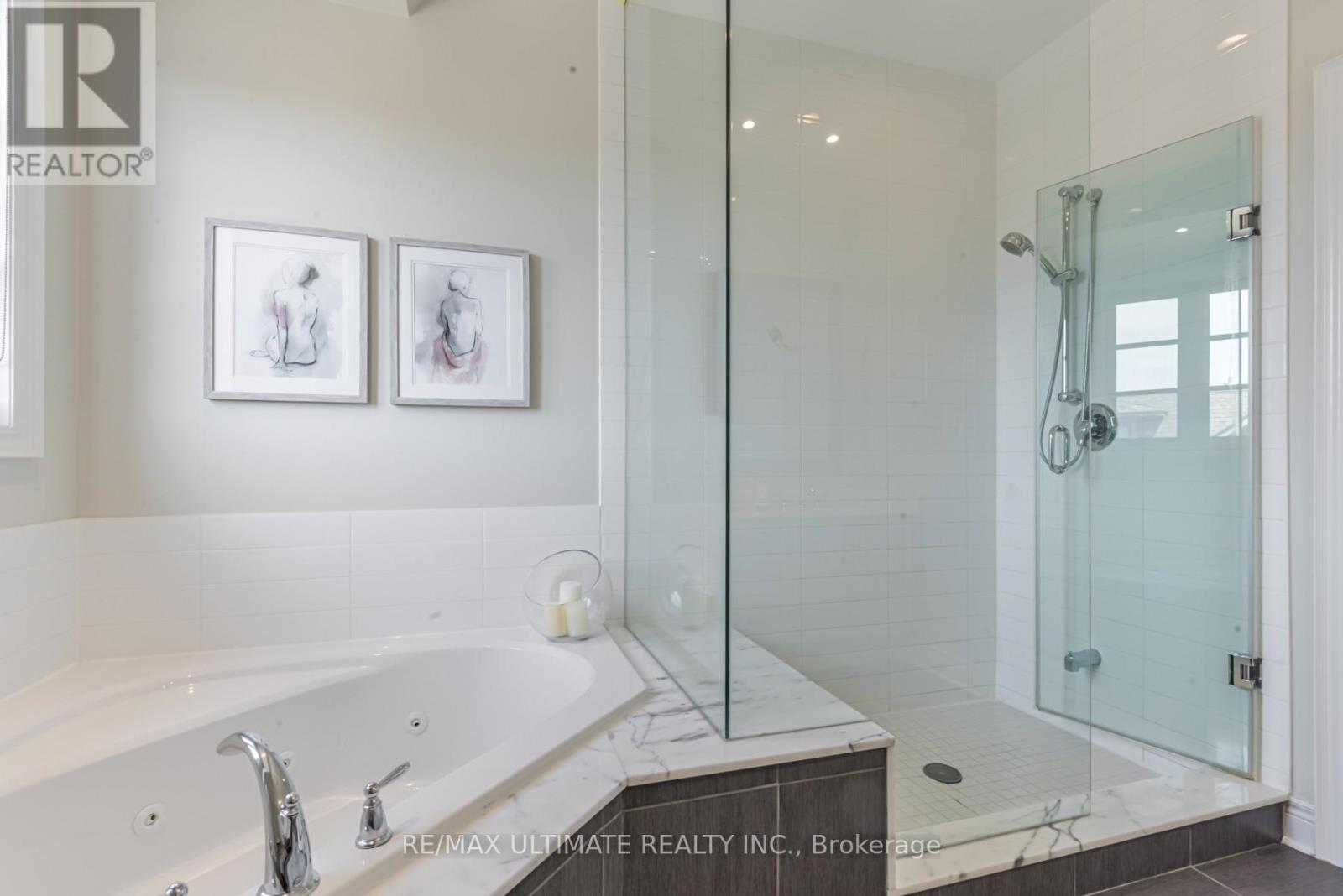 15 Powseland Crescent W, Vaughan, Ontario  L4L 0C5 - Photo 10 - N12383861
