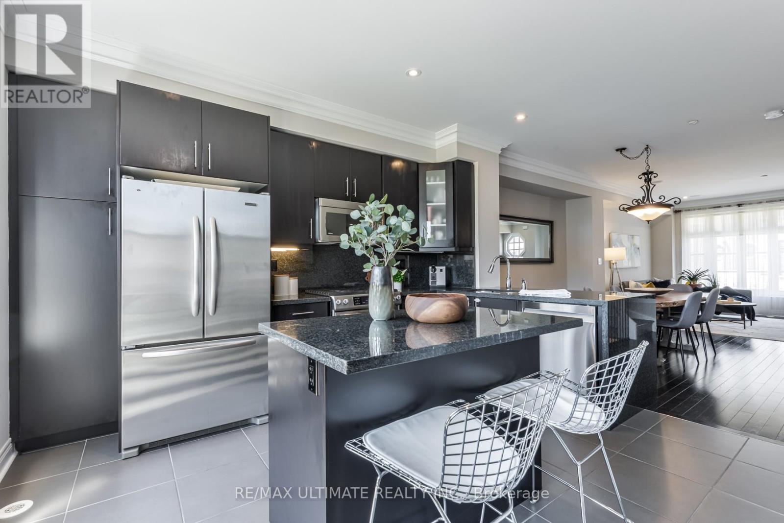 15 Powseland Crescent W, Vaughan, Ontario  L4L 0C5 - Photo 6 - N12383861