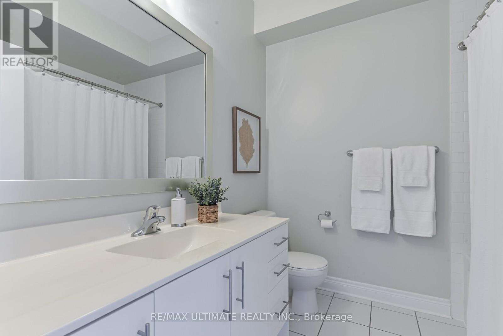 15 Powseland Crescent W, Vaughan, Ontario  L4L 0C5 - Photo 8 - N12383861