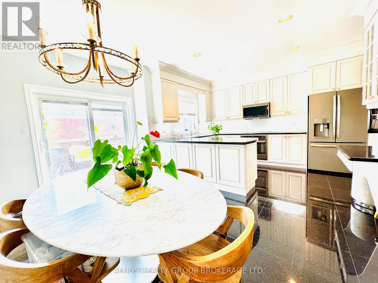 9 - 57 Cordoba Drive S, Vaughan, Ontario  L4J 8J8 - Photo 5 - N12139028