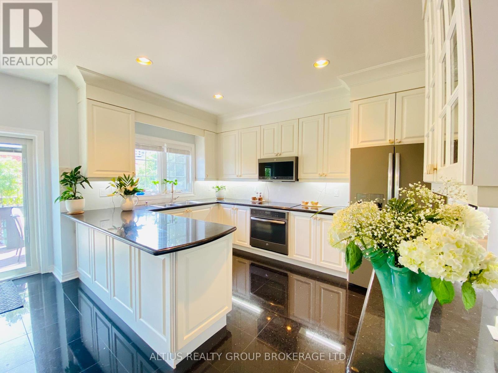 9 - 57 Cordoba Drive S, Vaughan, Ontario  L4J 8J8 - Photo 6 - N12139028