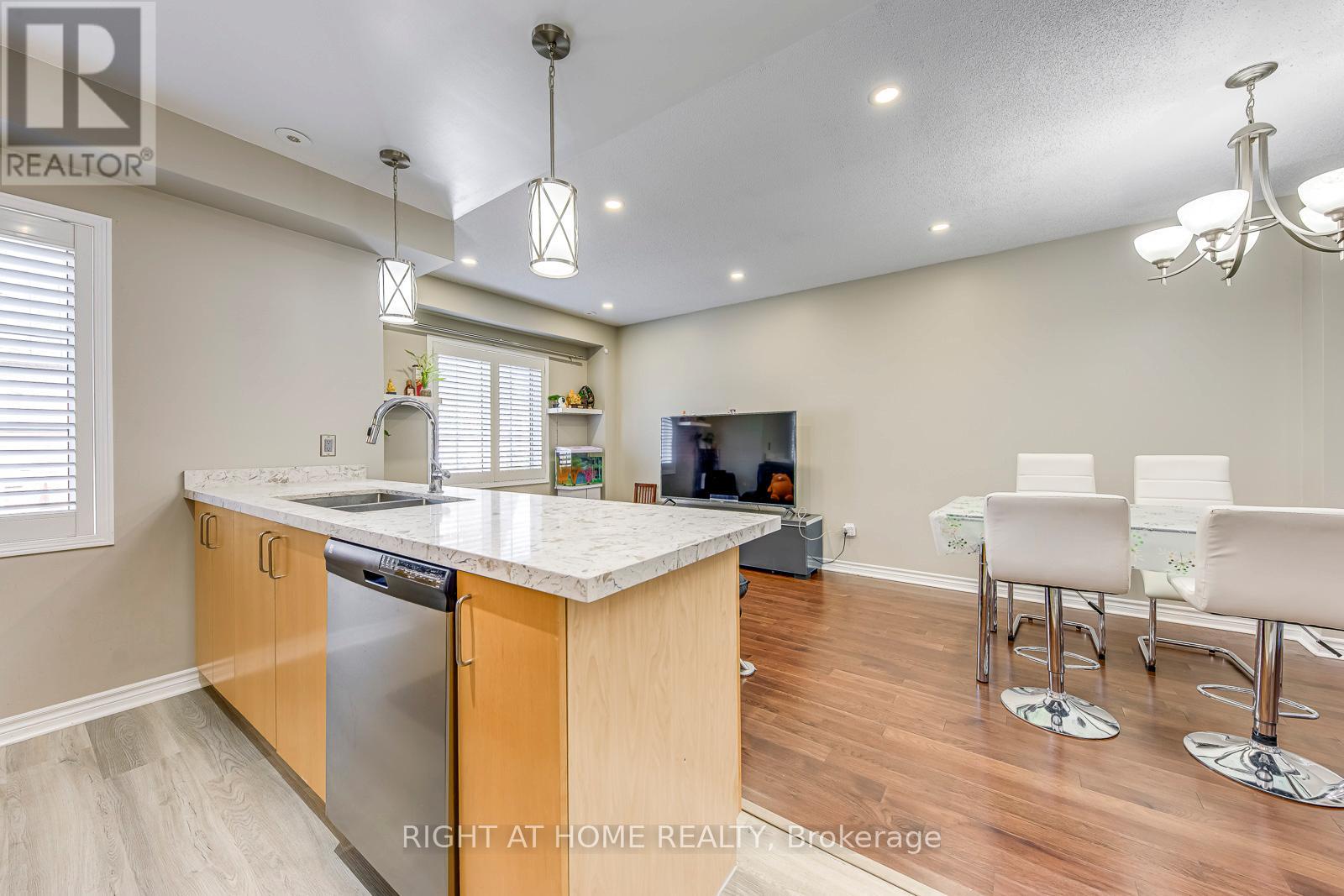 8 - 605 Shoreline Drive, Mississauga, Ontario  L5B 4K3 - Photo 13 - W12383824