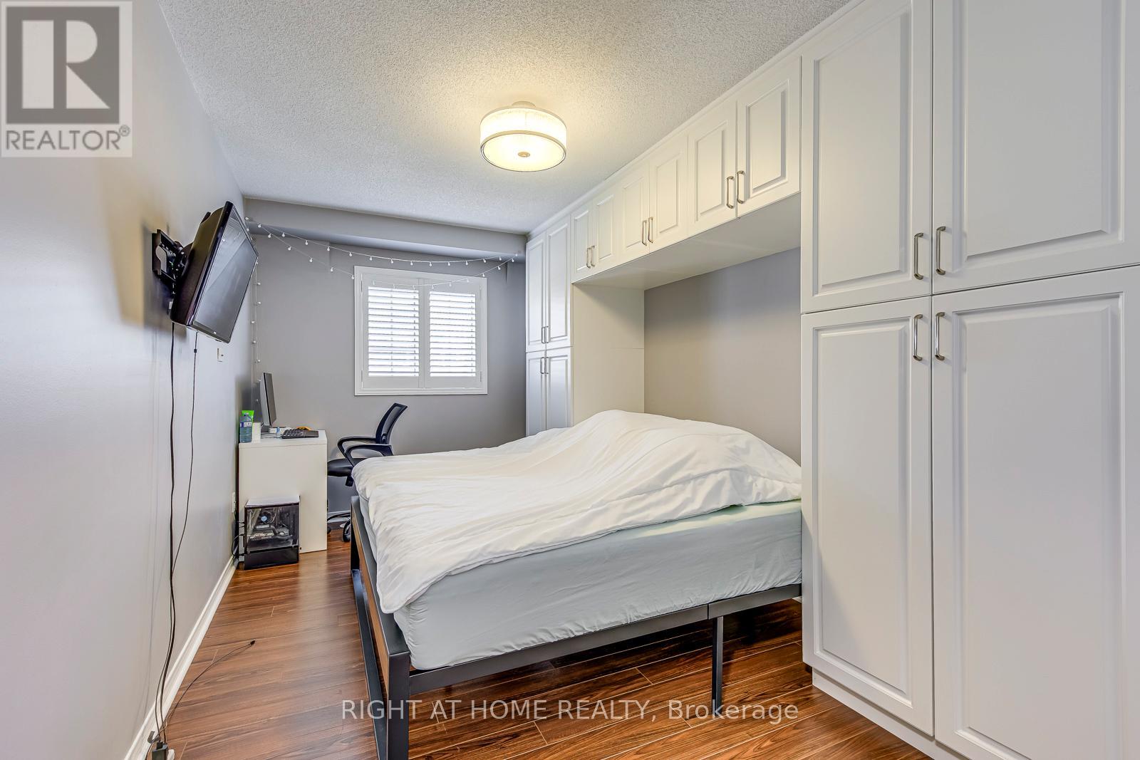 8 - 605 Shoreline Drive, Mississauga, Ontario  L5B 4K3 - Photo 17 - W12383824