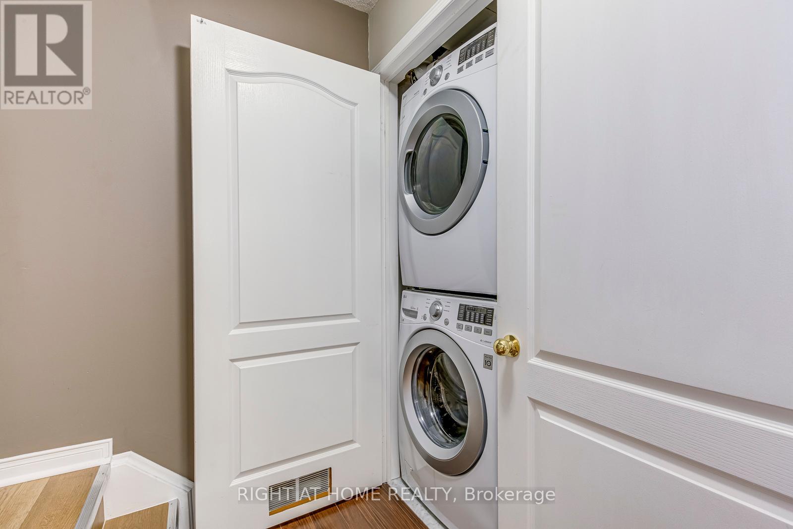 8 - 605 Shoreline Drive, Mississauga, Ontario  L5B 4K3 - Photo 22 - W12383824