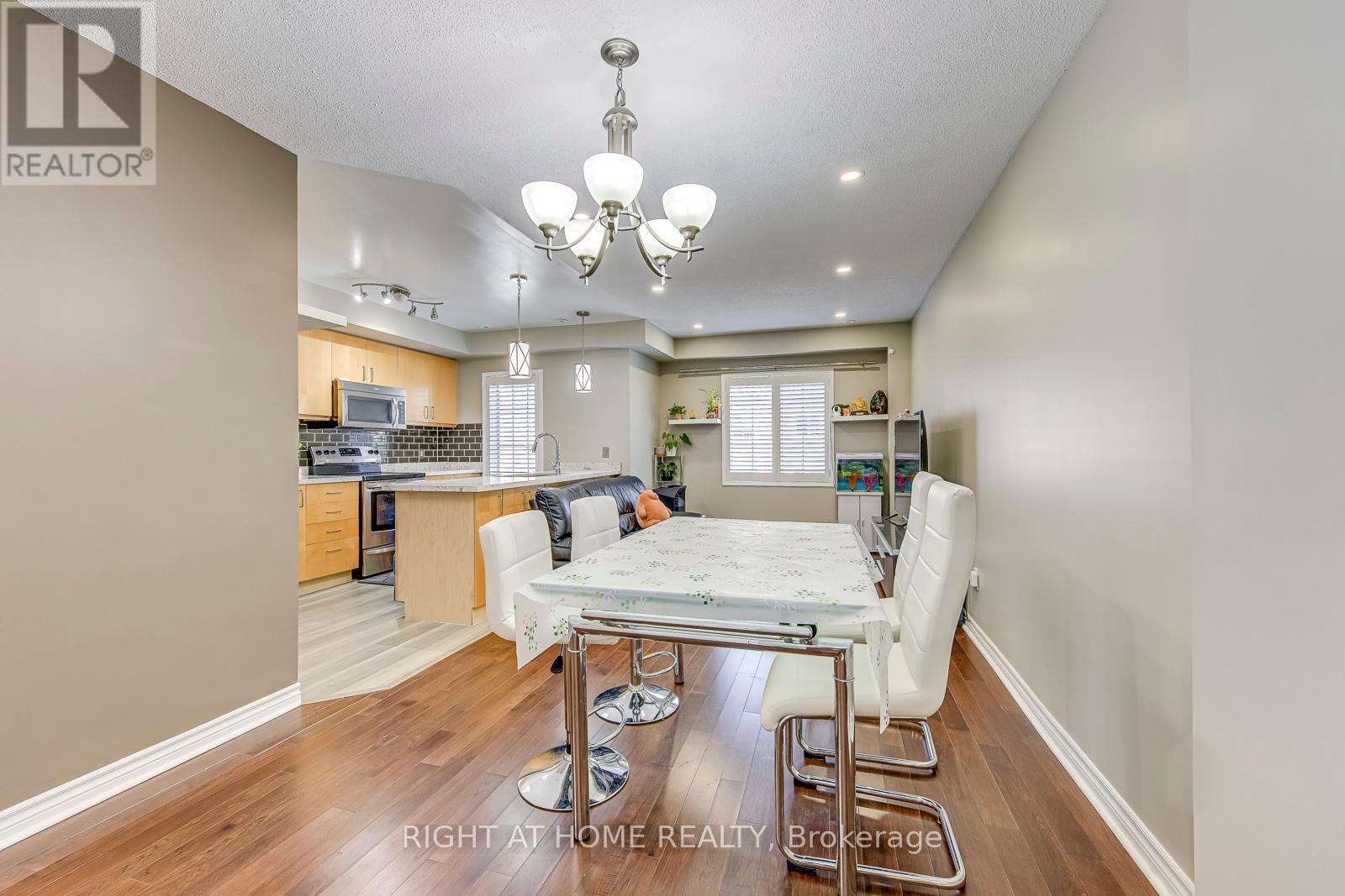 8 - 605 Shoreline Drive, Mississauga, Ontario  L5B 4K3 - Photo 6 - W12383824