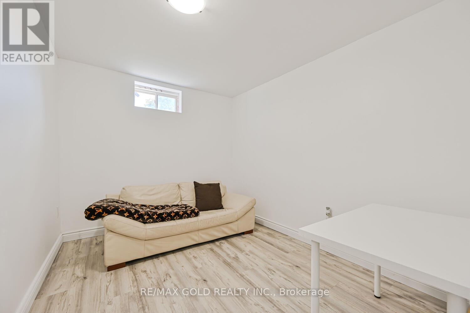 122 White Tail Crescent, Brampton (Fletcher's West), Ontario  L6Y 5C3 - Photo 10 - W12383883